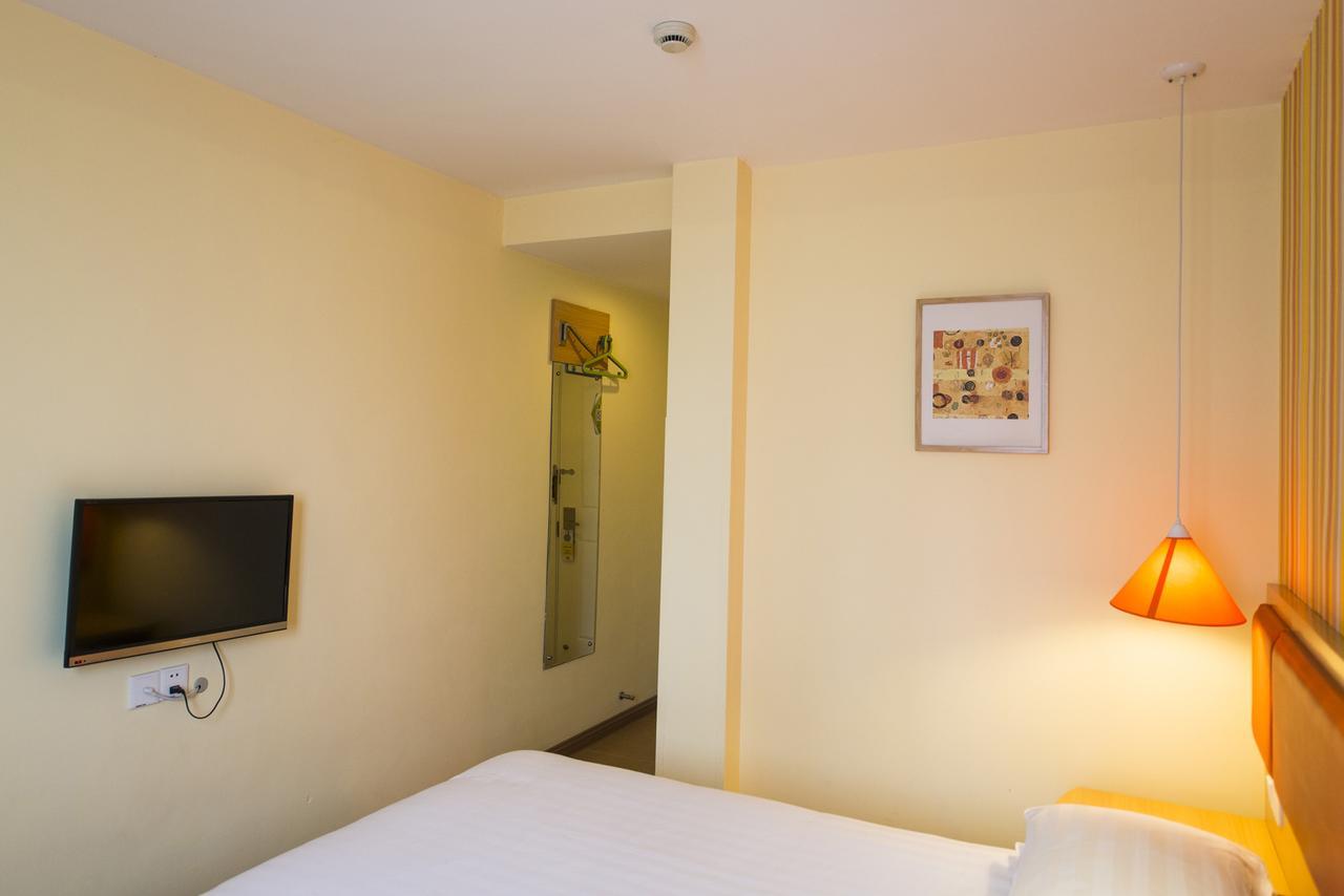 Home Inn Kunming Dongfeng Square Metro Station מראה חיצוני תמונה