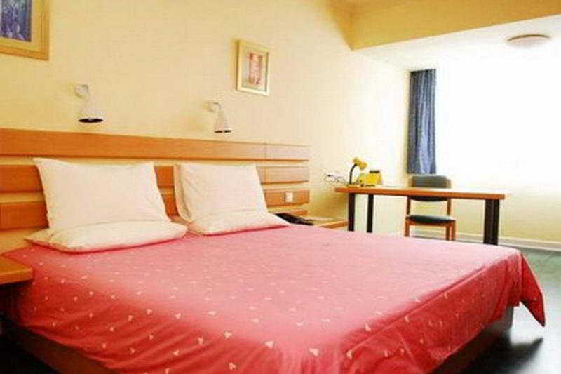 Home Inn Kunming Dongfeng Square Metro Station מראה חיצוני תמונה